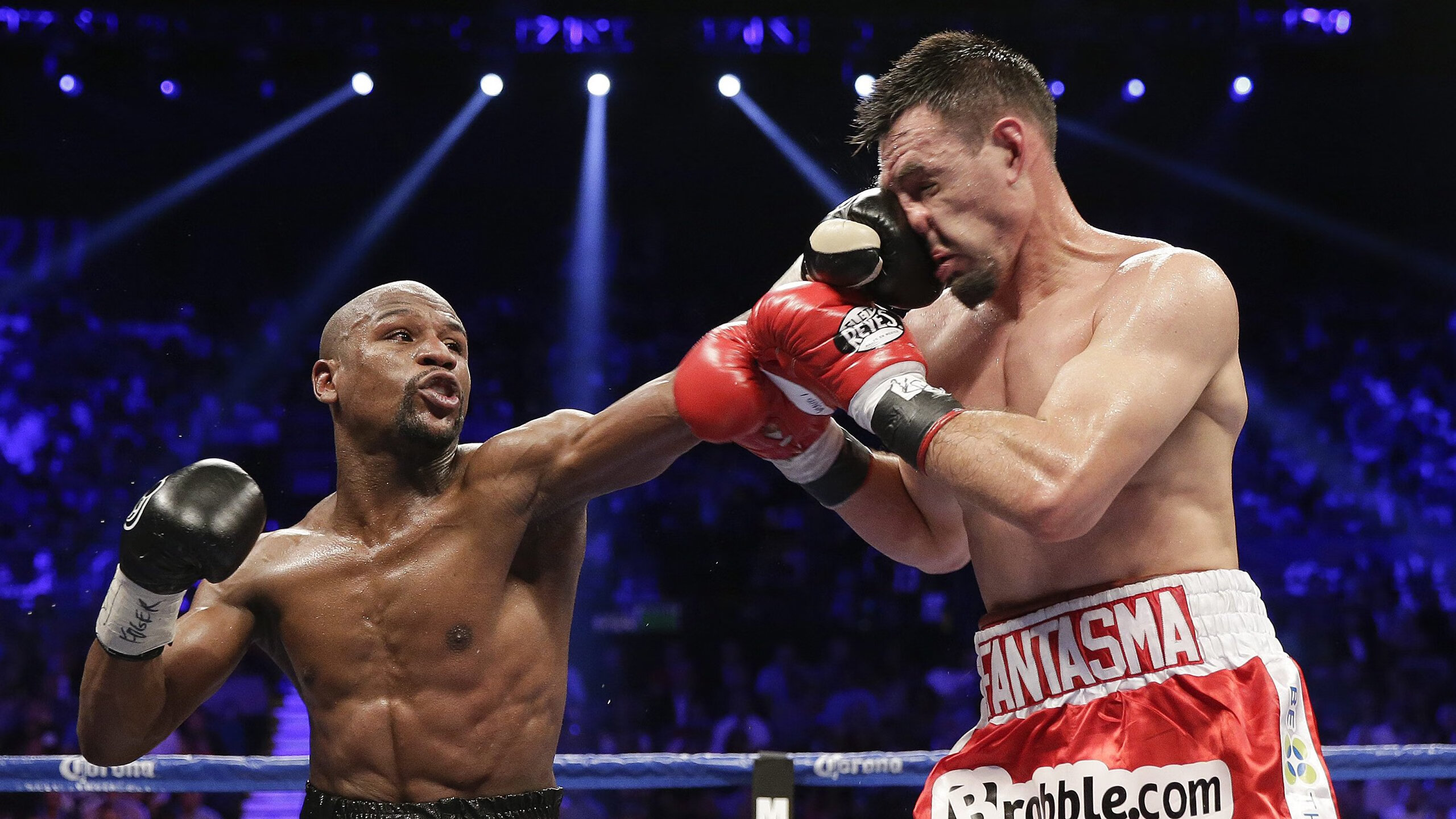 中超“鲁粤大战”山东泰山主场2比0力克广州队 稳住争冠步伐